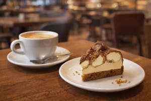 My Bakery Karamellmousse kake toppet med vannbakkels