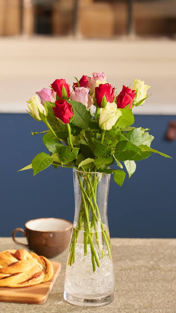 FreshFlowers Roser mix kalde farger 35cm