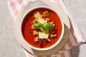Foodyfly Tomatsuppe med squash og basilikum