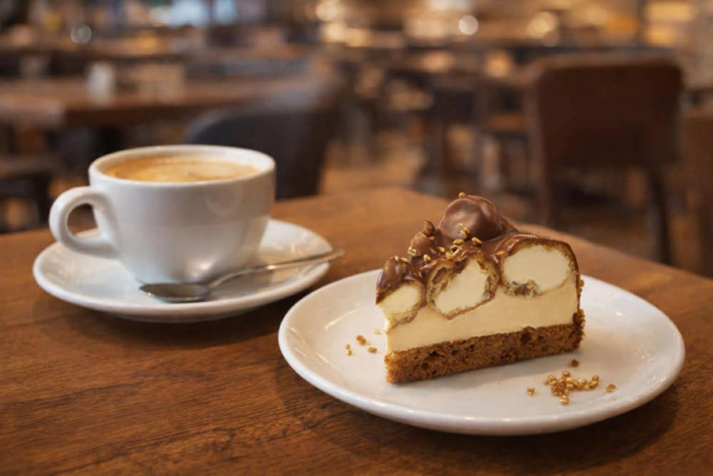 My Bakery Karamellmousse kake toppet med vannbakkels