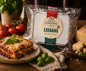 Hjemmelaget lasagne med fersk pasta Ragú av storfe & svin, bechamelsaus & parmesan