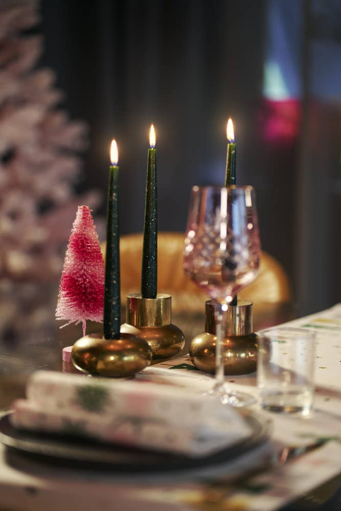 Duni Mørkegrønn kronelys med glitter 24x2,2 cm, brenntid 7,5 timer