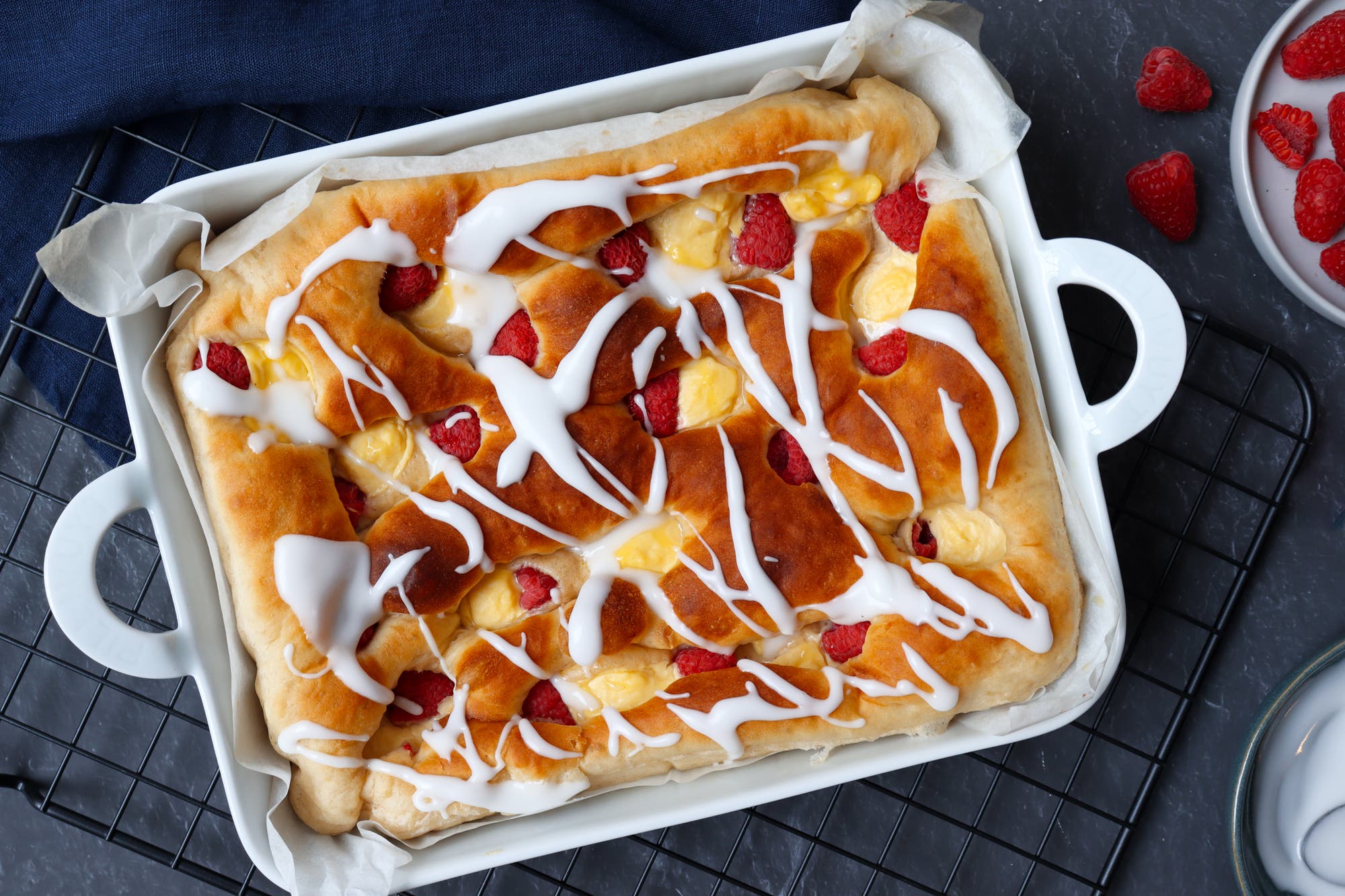 Bollefocaccia med vaniljefyll og bringebær