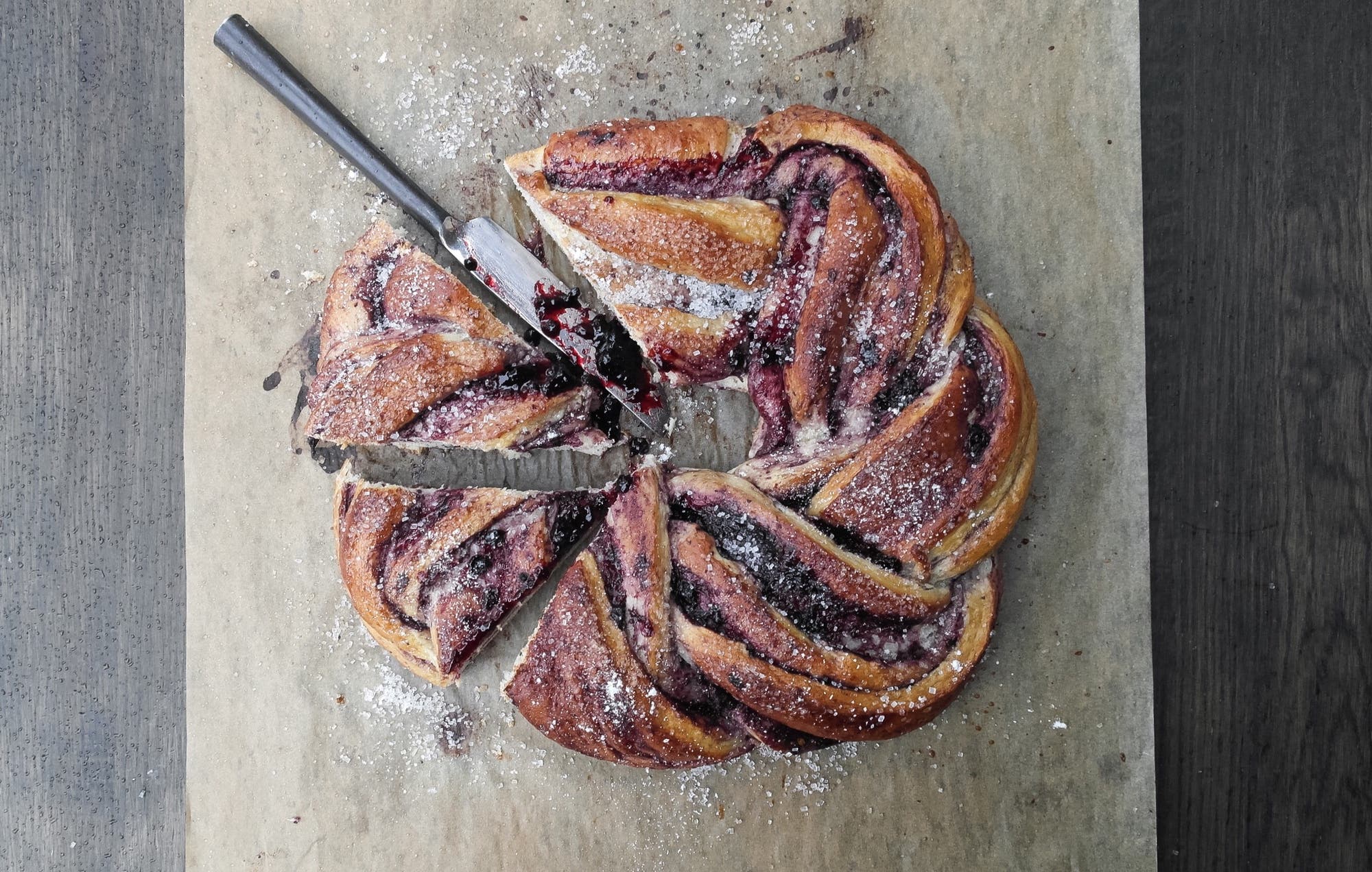 Hvetekrans med villblåbærmarmelade