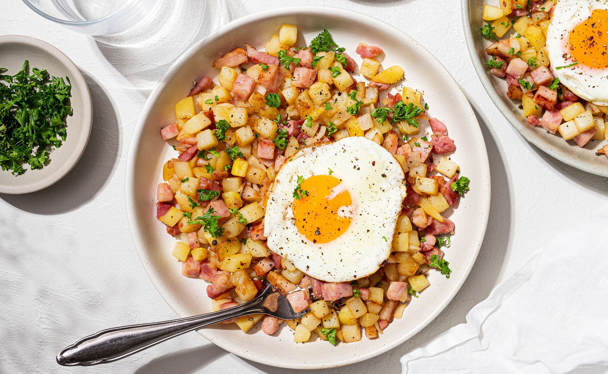 Rask pytt i panne med bacon og speilegg