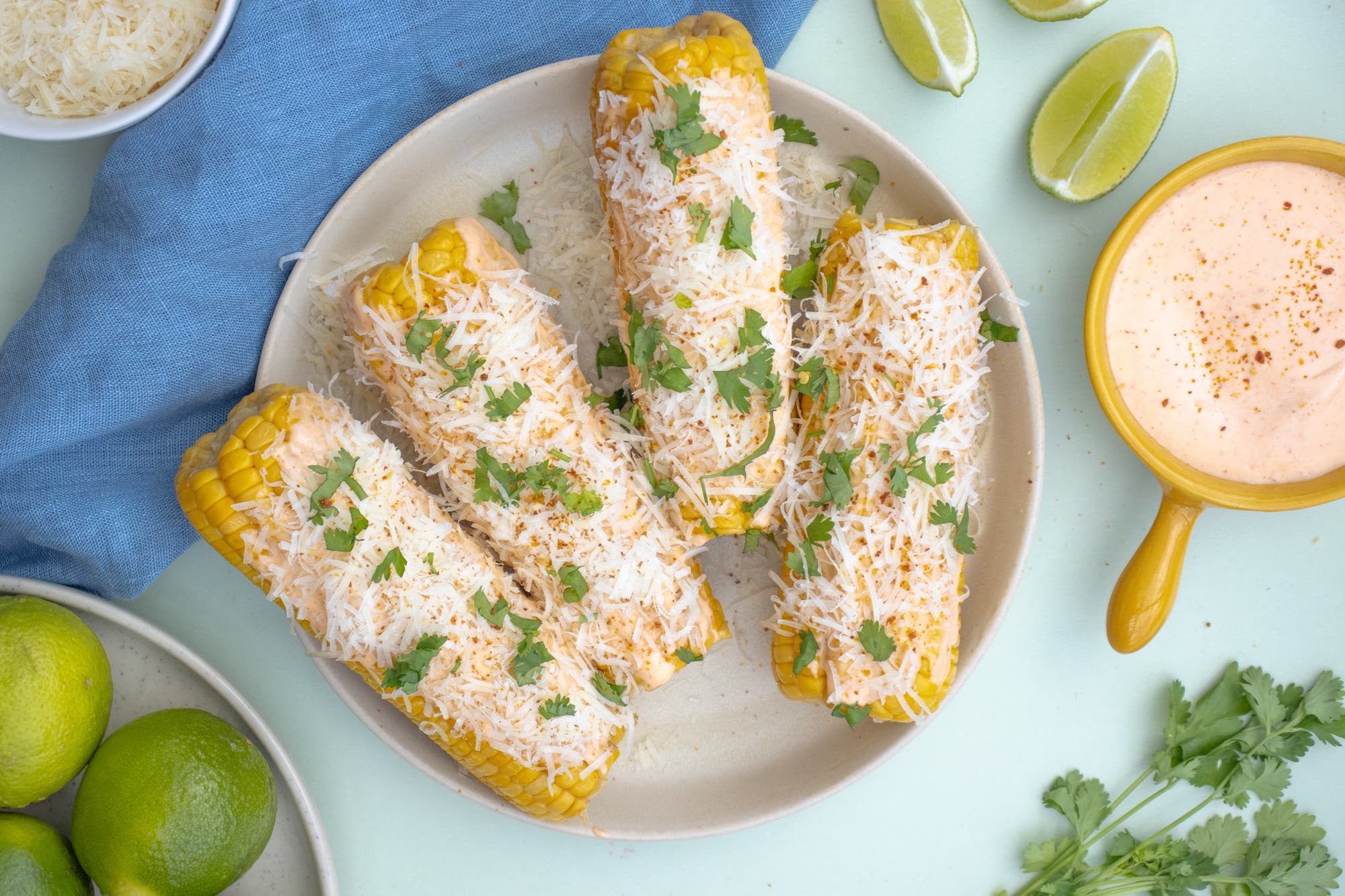 Grillet mais med chilimajo og parmesan