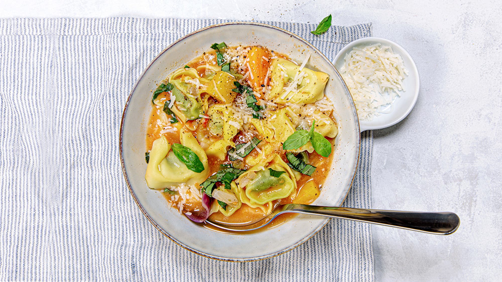 Minestronesuppe med tortellini