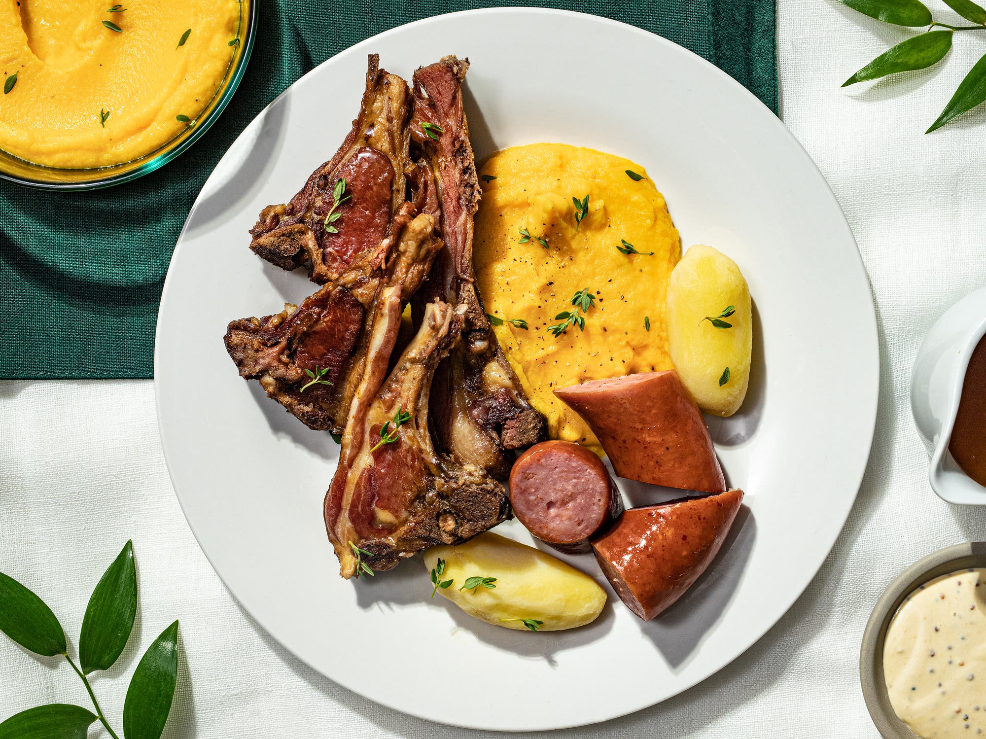 Pinnekjøtt med rotmos og sennepsaus