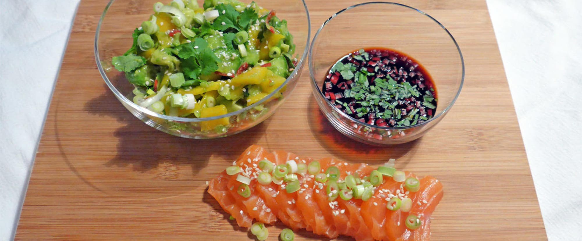 Sashimi med mangosalat og hjemmelaget ponzusaus