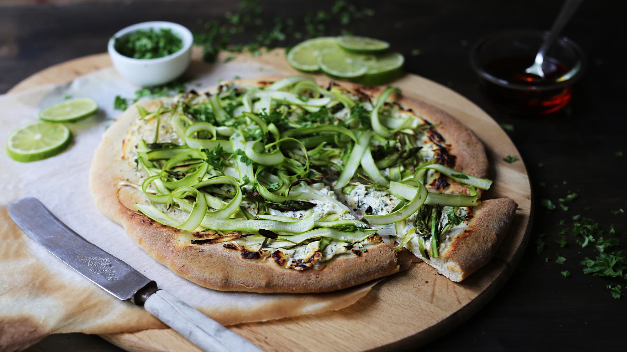Vegetarpizza med asparges