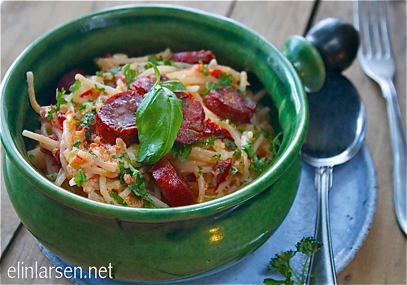 Fredagspasta med stekt chorizopølse