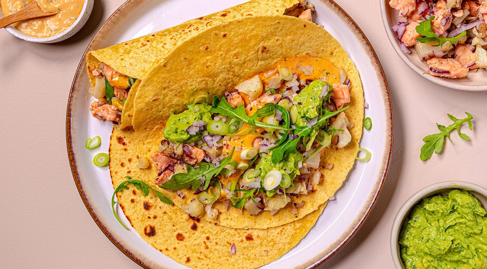 Wraps med laks, crispy blomkål og avokadomos