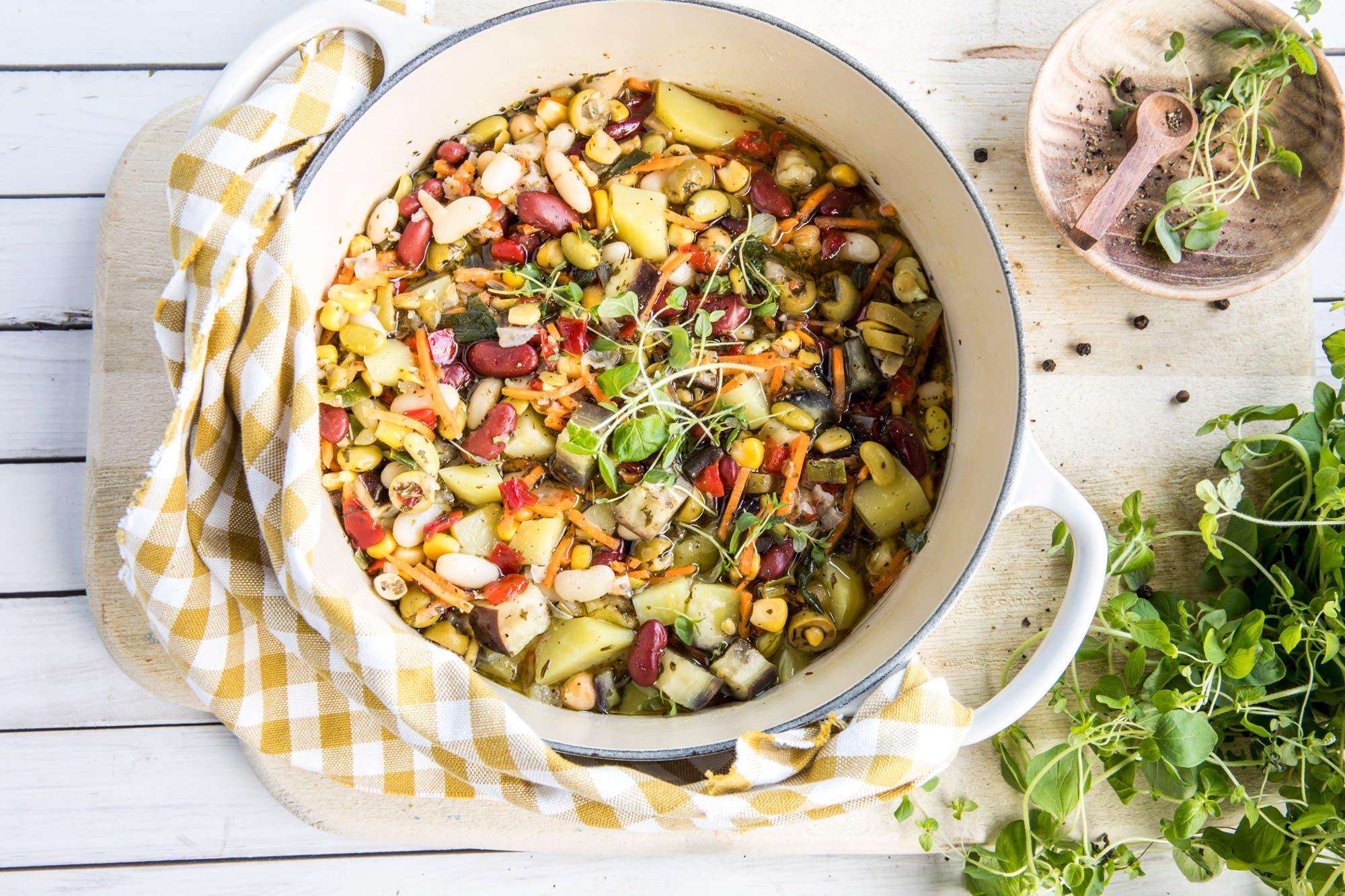 Middelhavsgryte med bønner og oliven