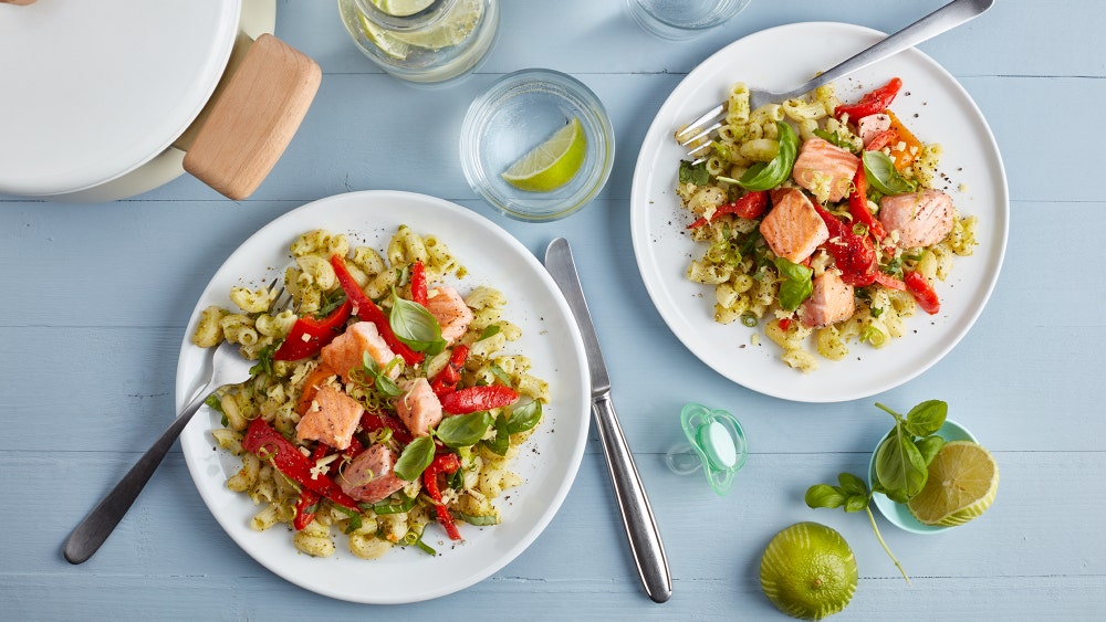 Laks med makaroni og paprika