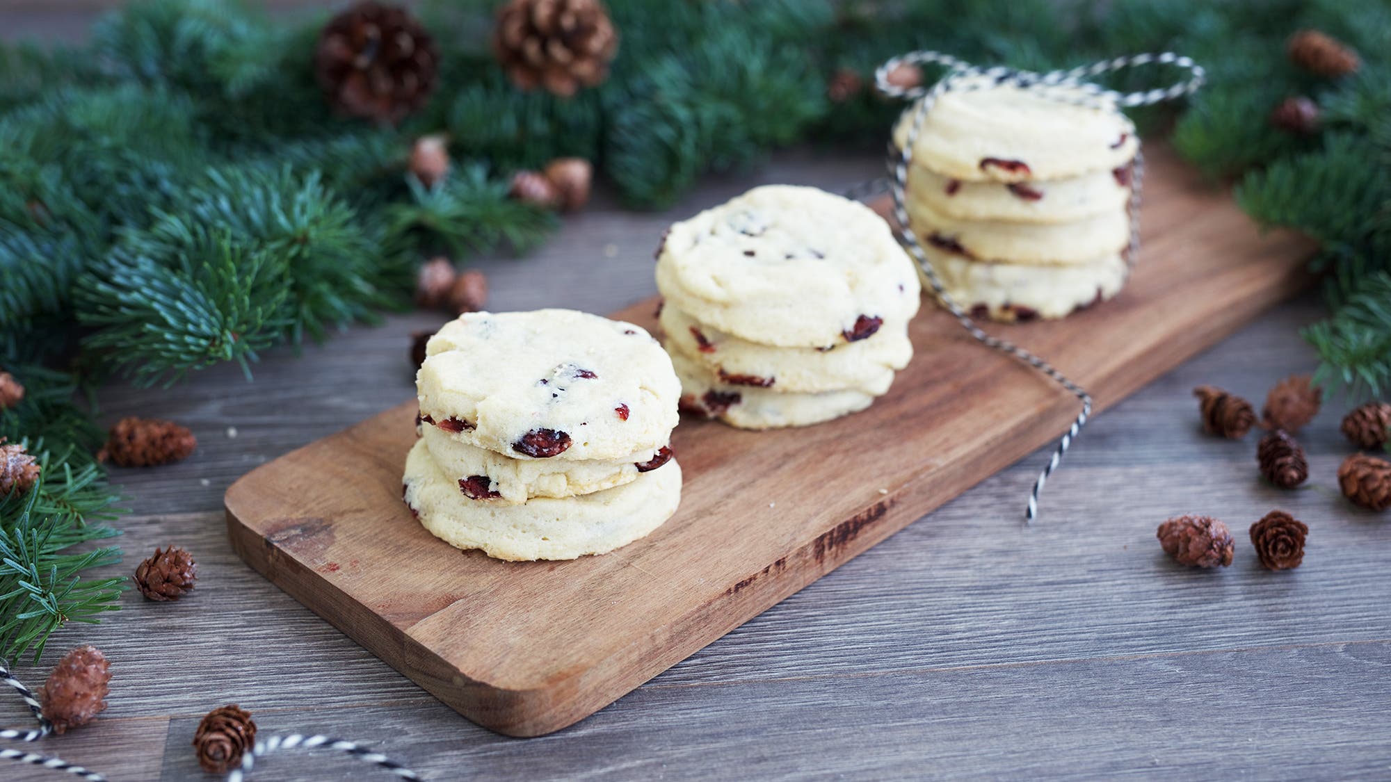 Mørdeigskaker med tranebær