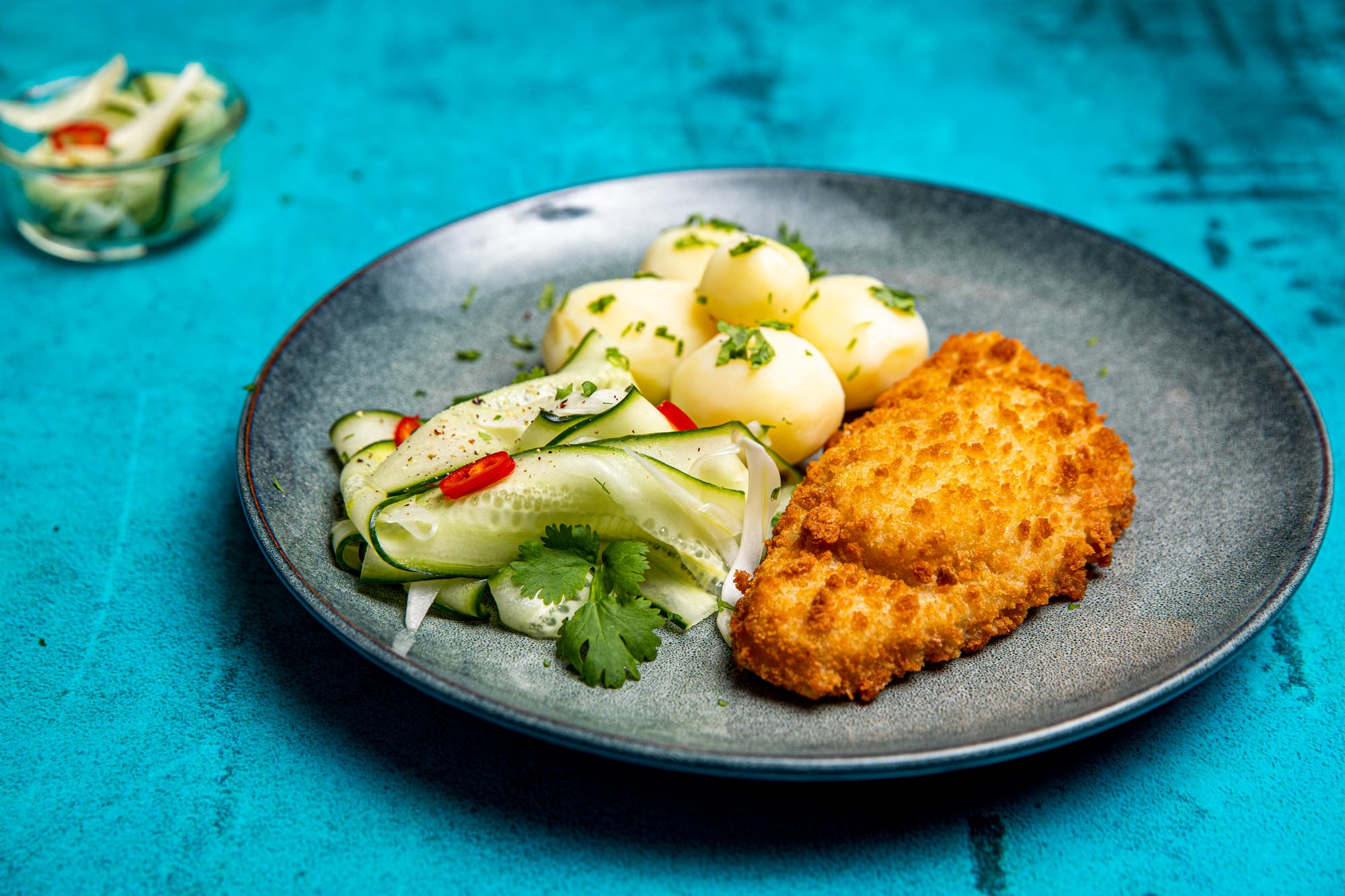 Fylt torsk med agurk- og fennikelsalat