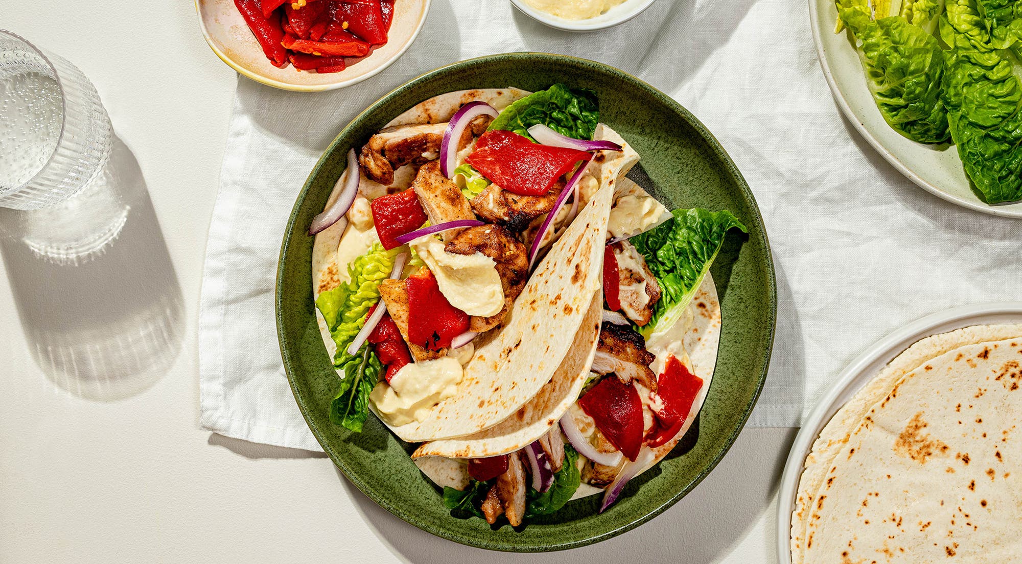 Wrap med saftig kylling og kikertkrem