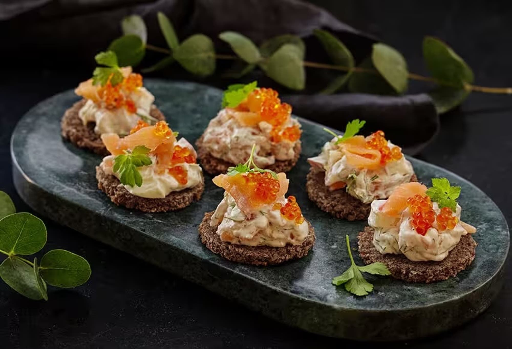 Røkt lakserøre på rugbrødtoast