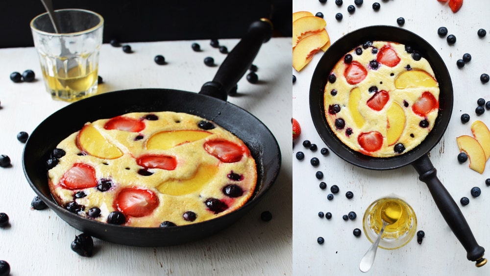 Frokostpannekaker med bær og frukt