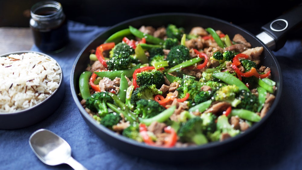 Svinewok med brokkoli