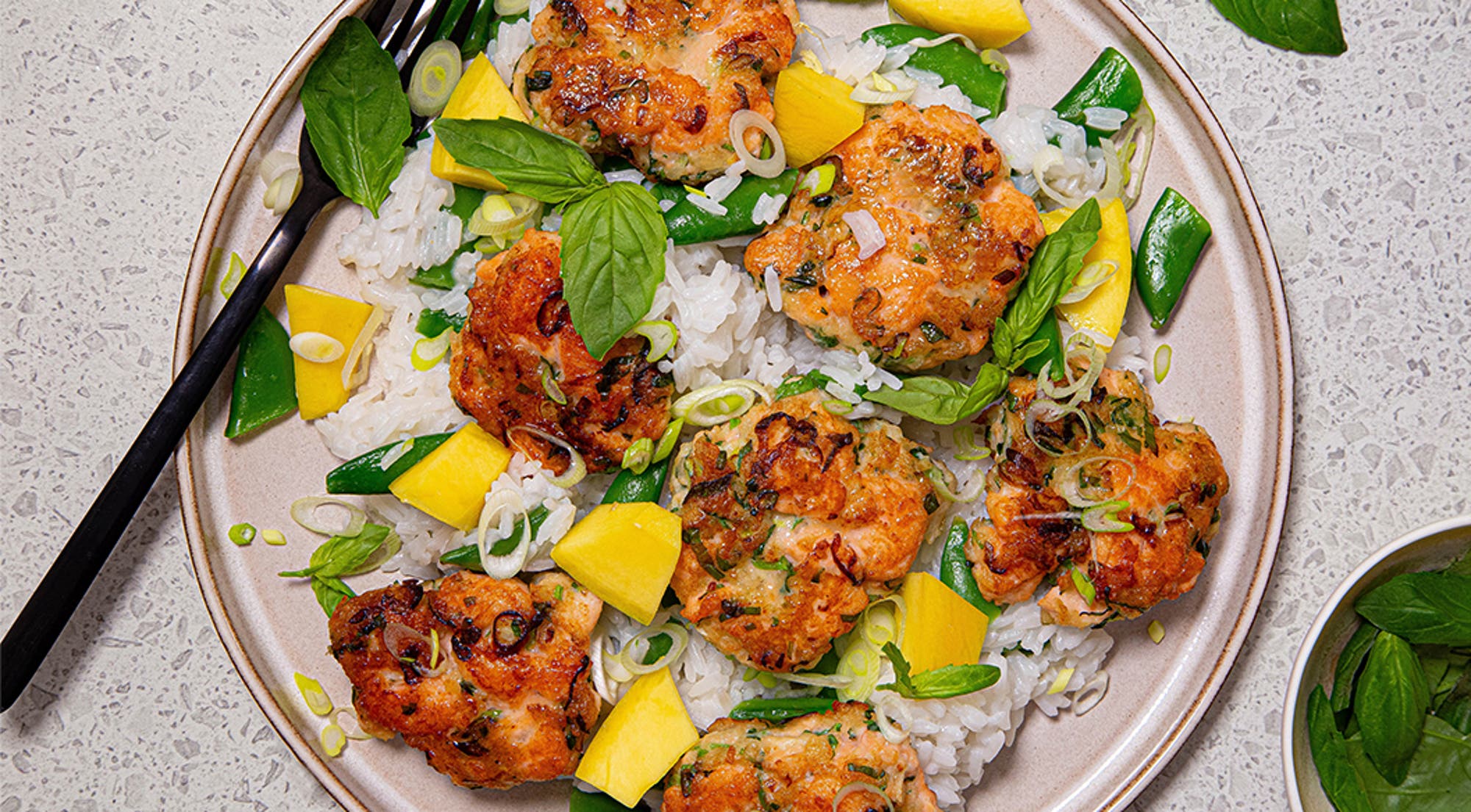 Thai laksekaker med kokos- og sukkerertris