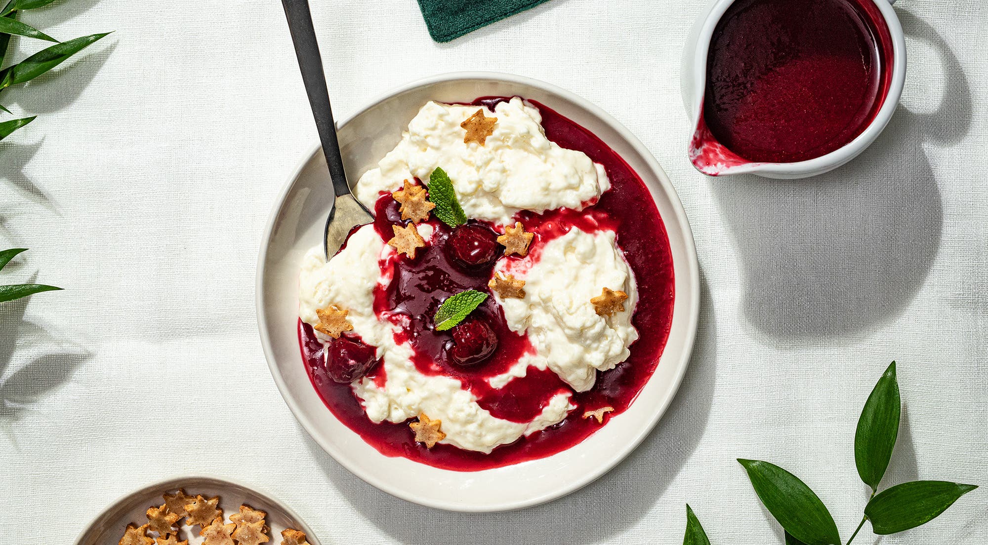 Hjemmelaget riskrem med bringebærsaus