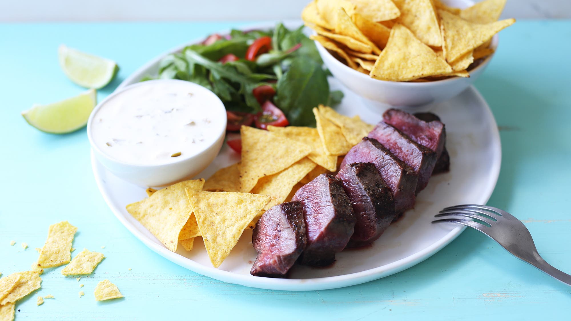 Biff med nachos og jalapeno dressing
