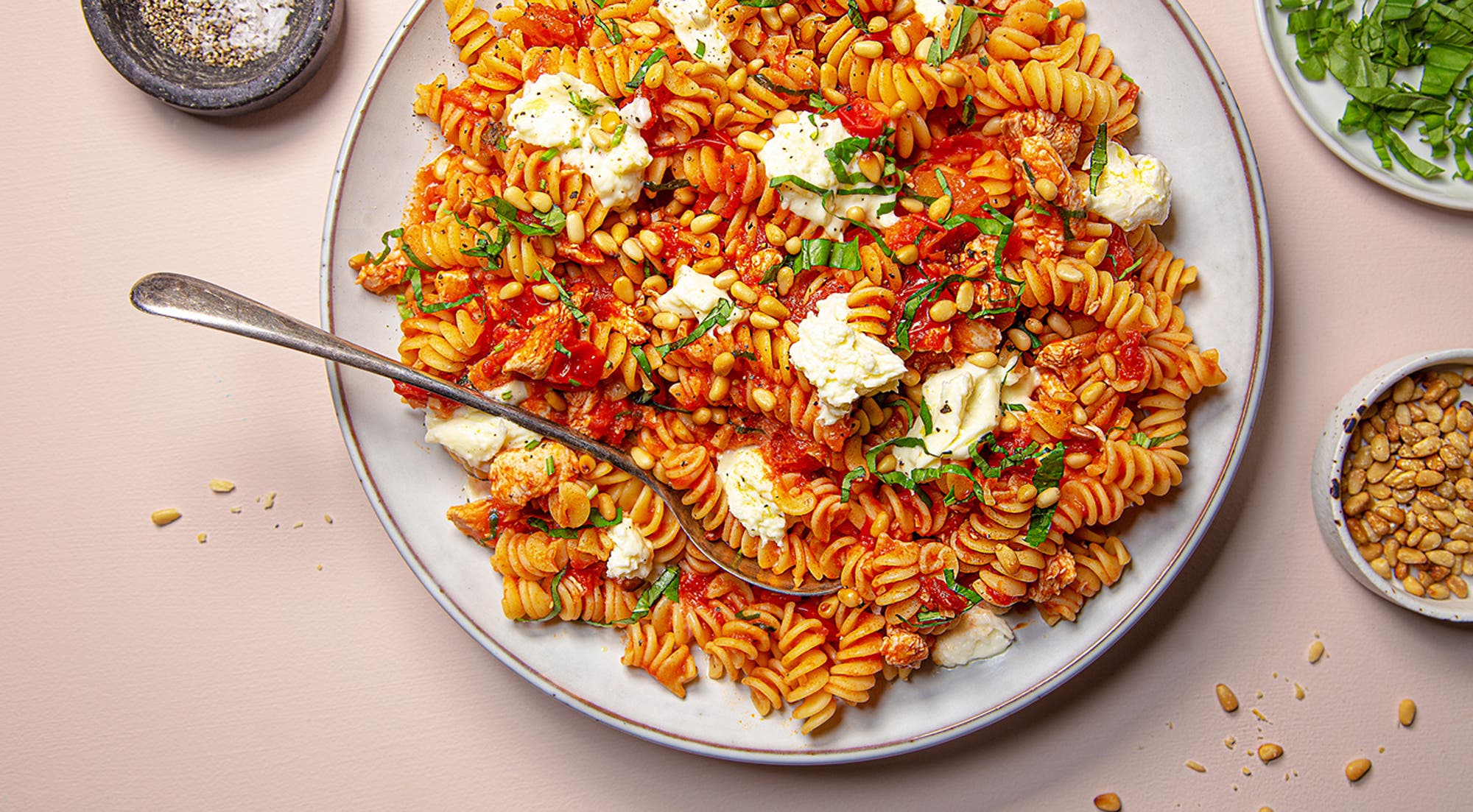 Pasta og kylling i pizzaiolasaus med mozzarella