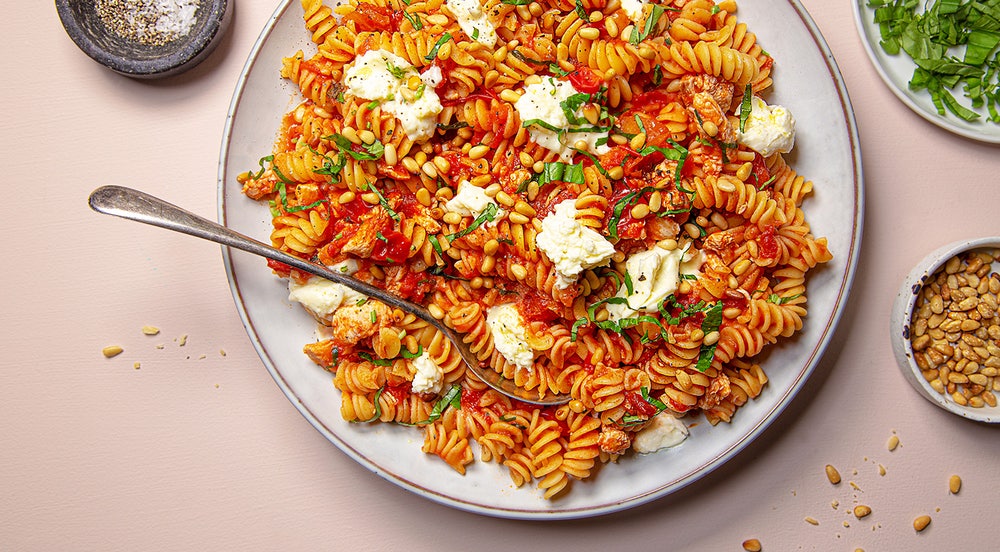 Pasta og kylling i pizzaiolasaus med mozzarella