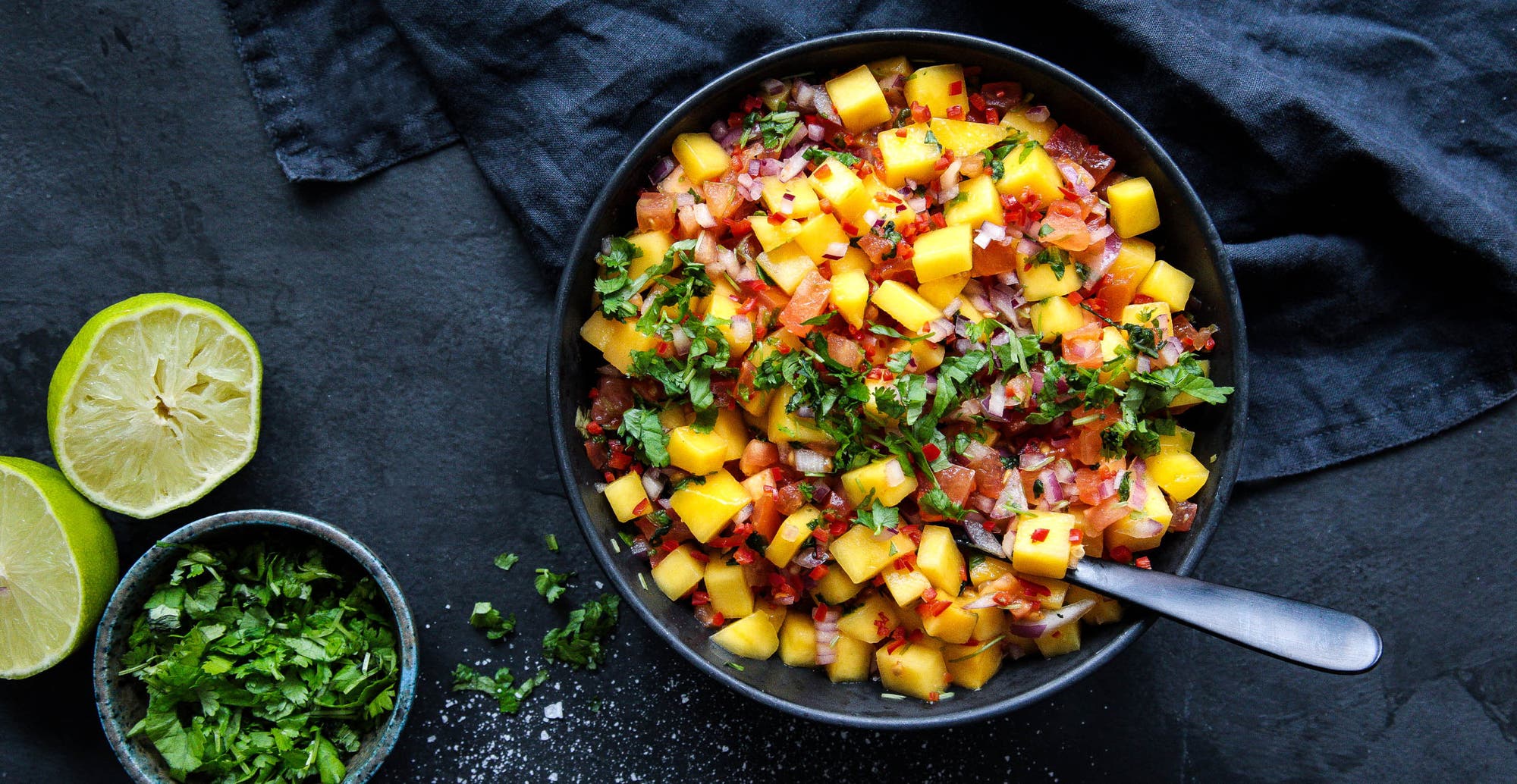 Mango- og tomatsalsa