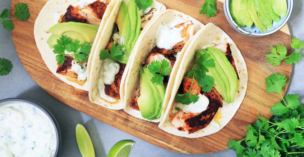 Laksetaco med agurkdressing