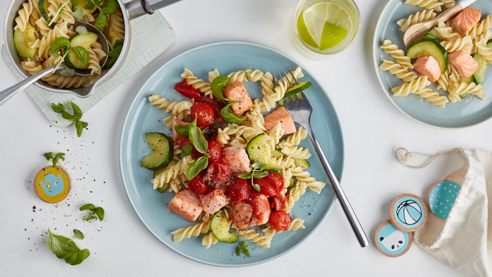 Pastaskruer med squash og laks