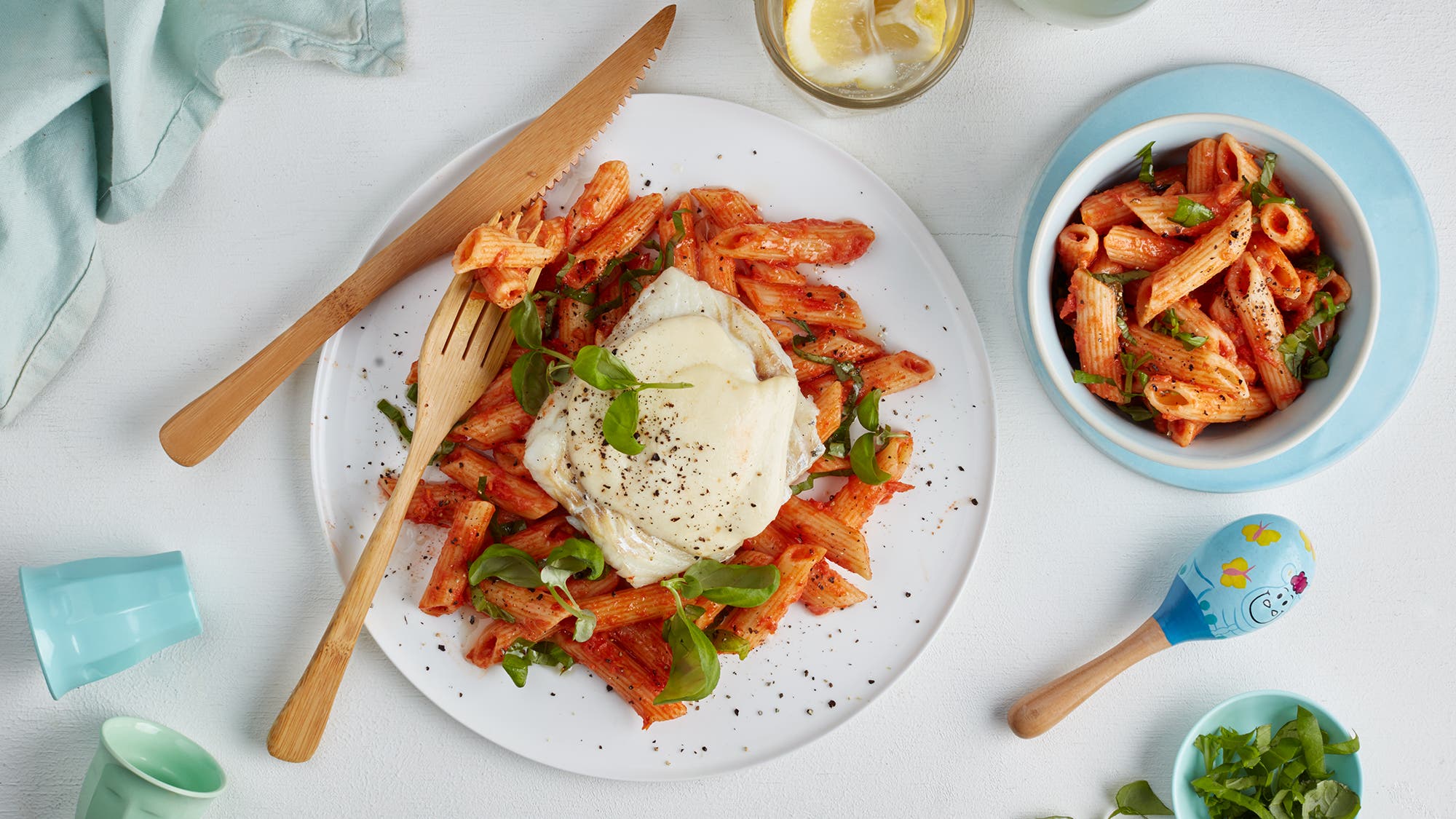 Stekt torsk med pasta og tomatsaus