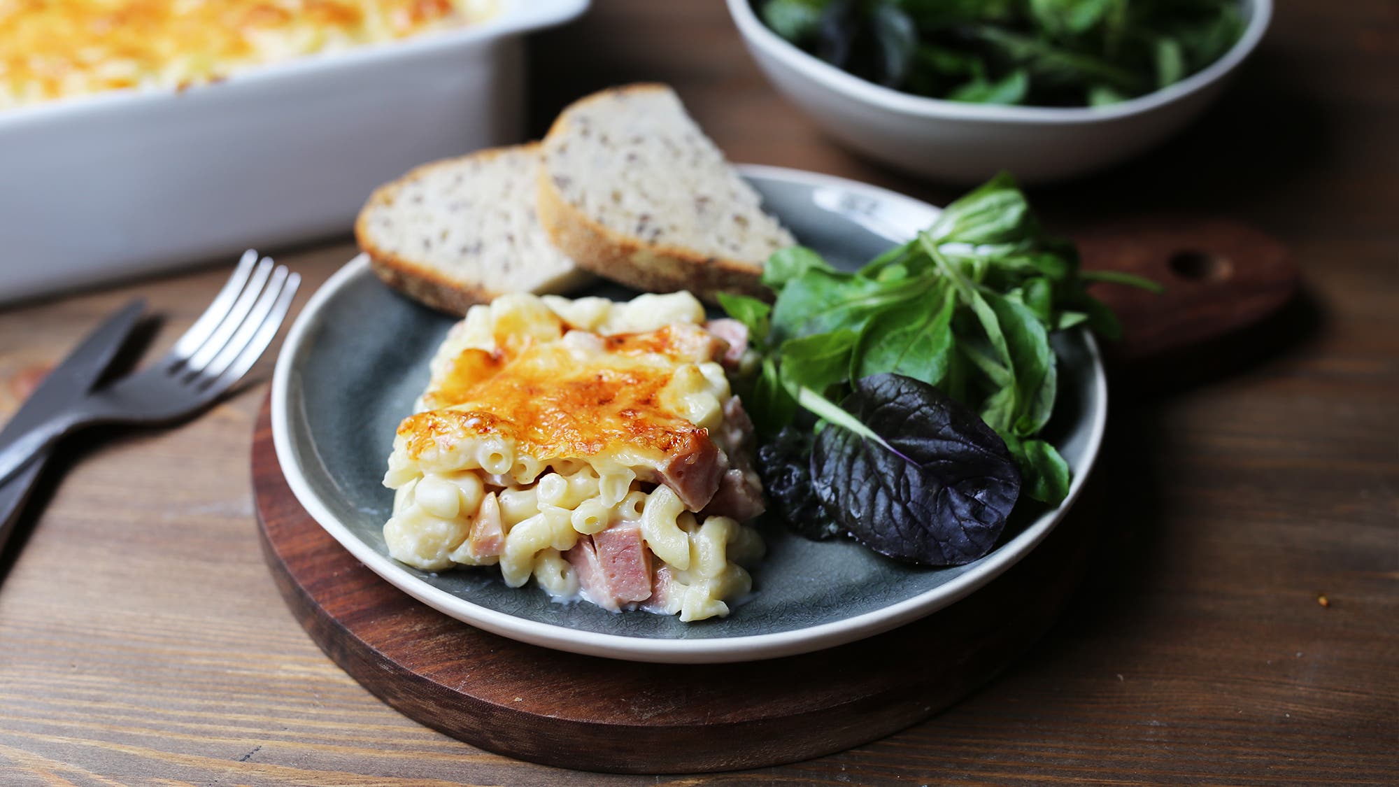 Gratinert pastaform med skinke