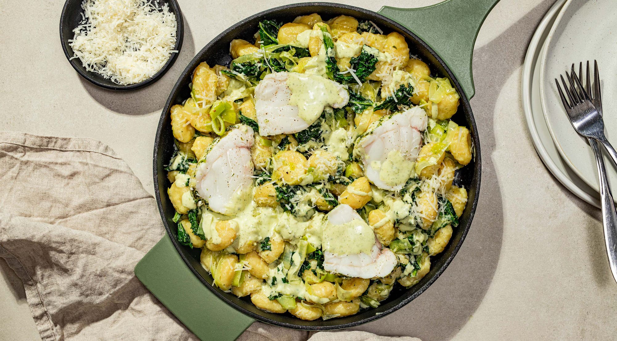 Gnocchipanne med breiflabb, basilikum og grønnkål