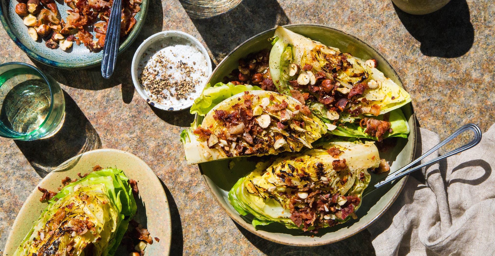 Grillet nykål med bacon og hasselnøtter