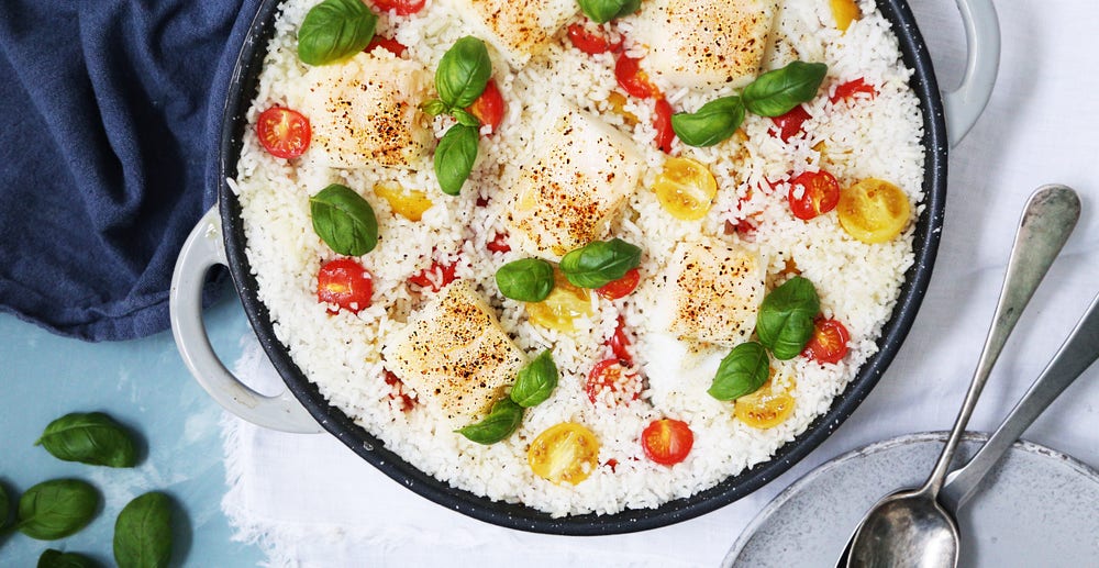 Alt-i-ett form med ris og torsk