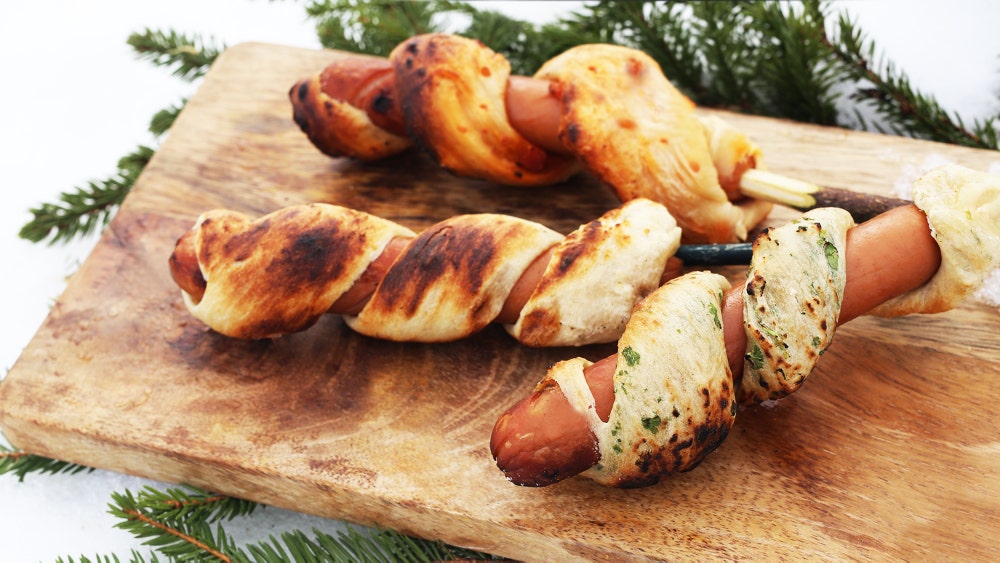 Pølser i pinnebrød