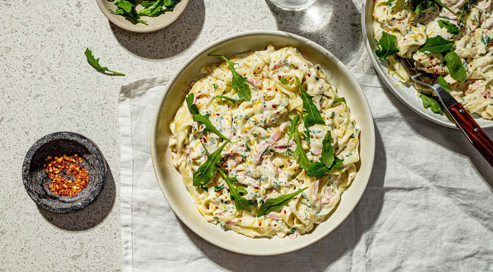 Kremet pasta med skinke og ost