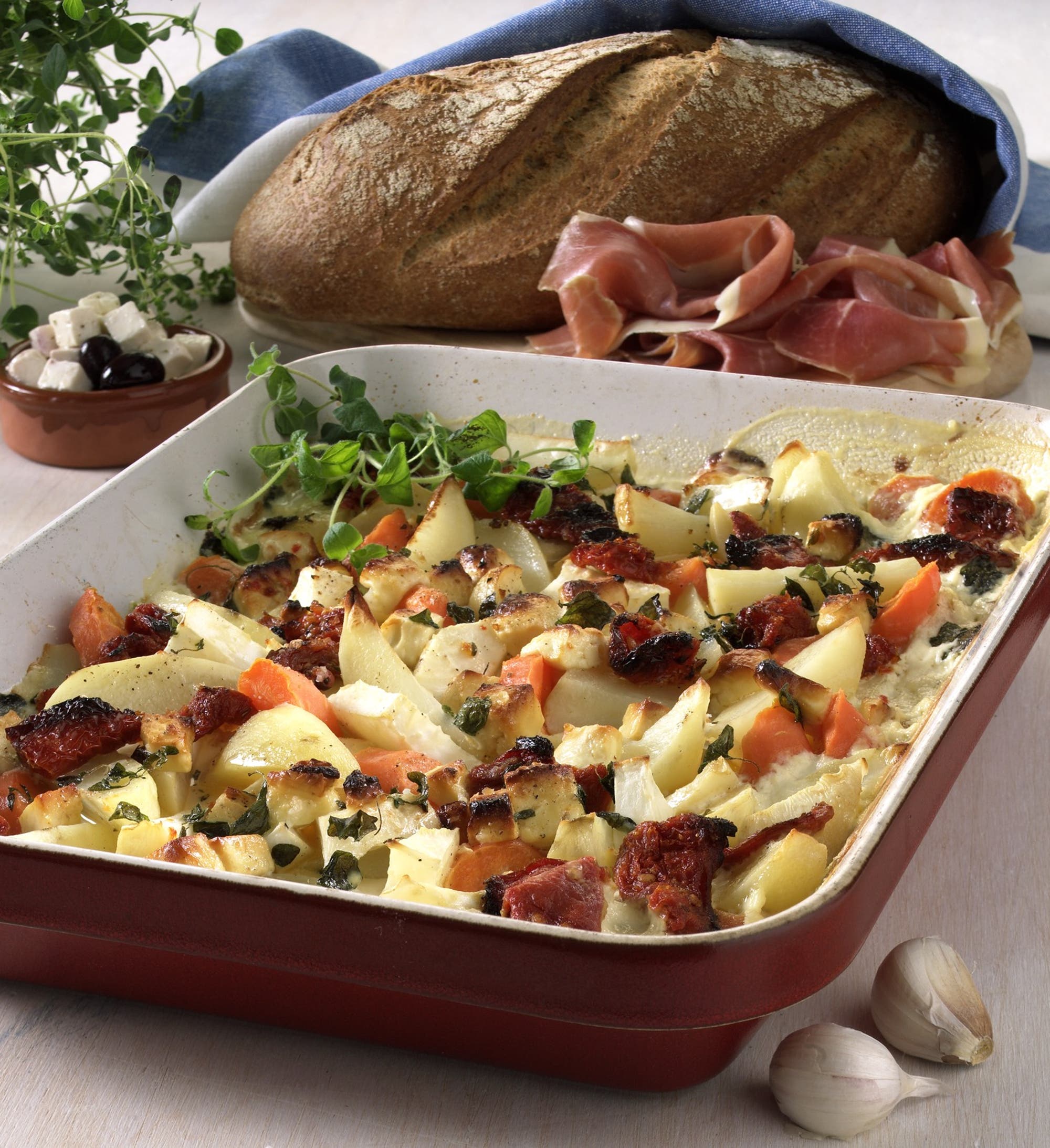 Bakte rotgrønnsaker med fetaost og hvitløk