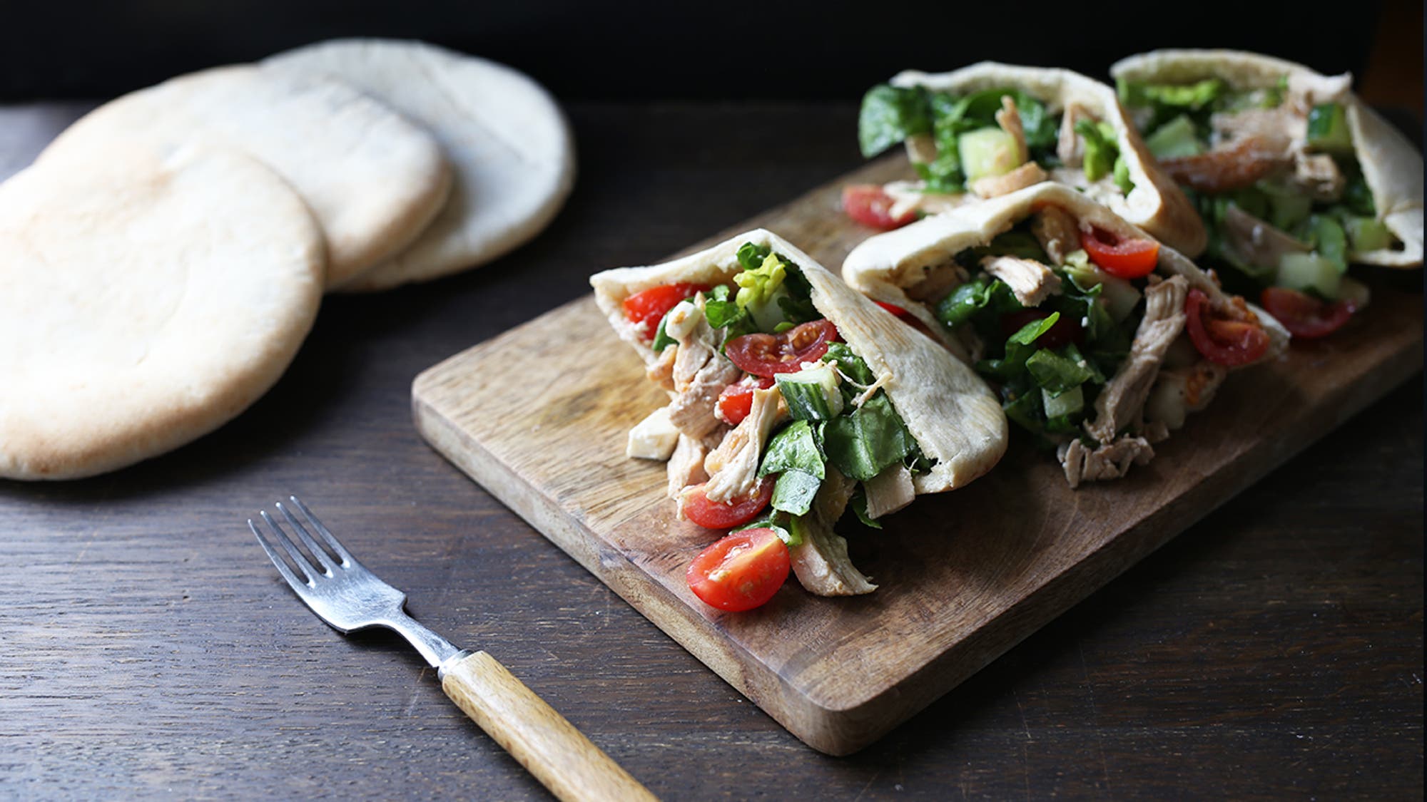 Fylte pitabrød med gresk salat