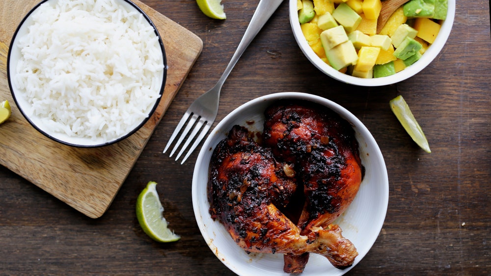 Jerk kylling med mangosalat og ris