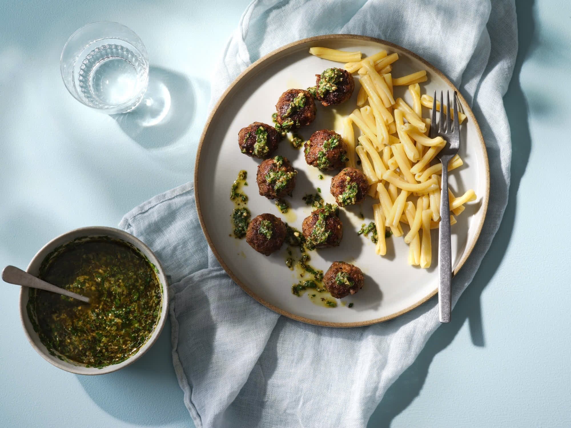 Urtekjøttboller med sitron og pesto
