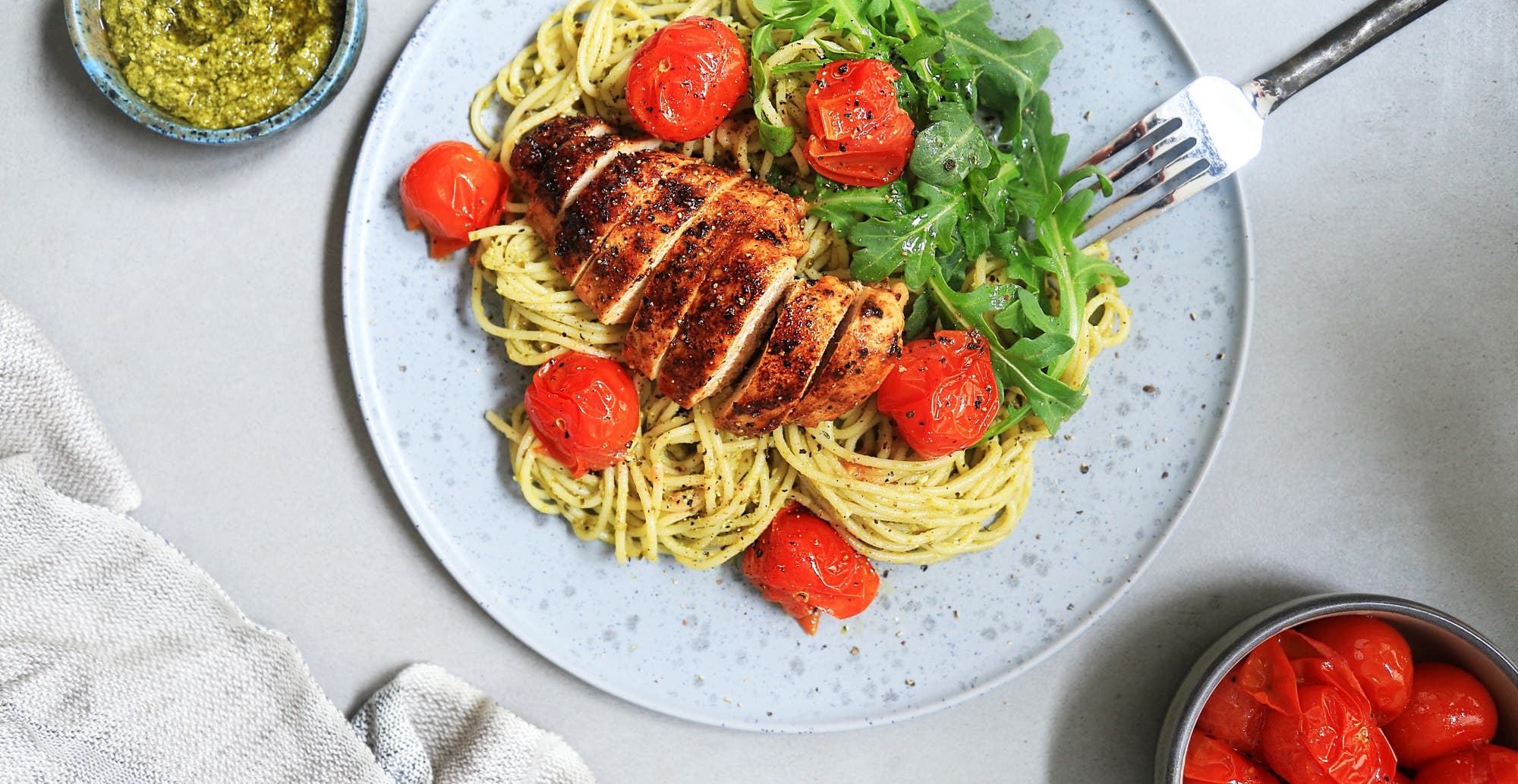 Pestopasta med kylling og tomat