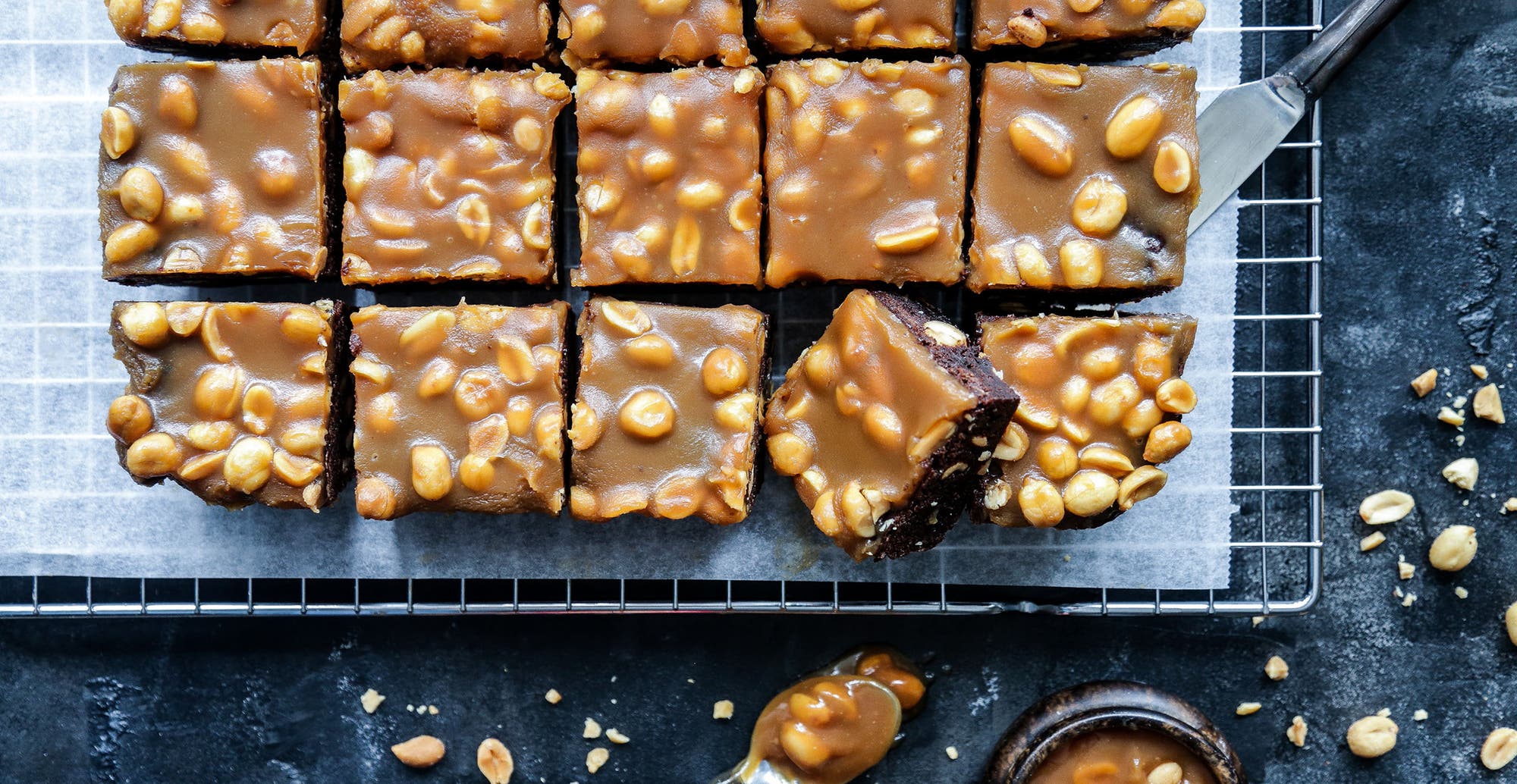 Brownies med peanøtter og salt karamell