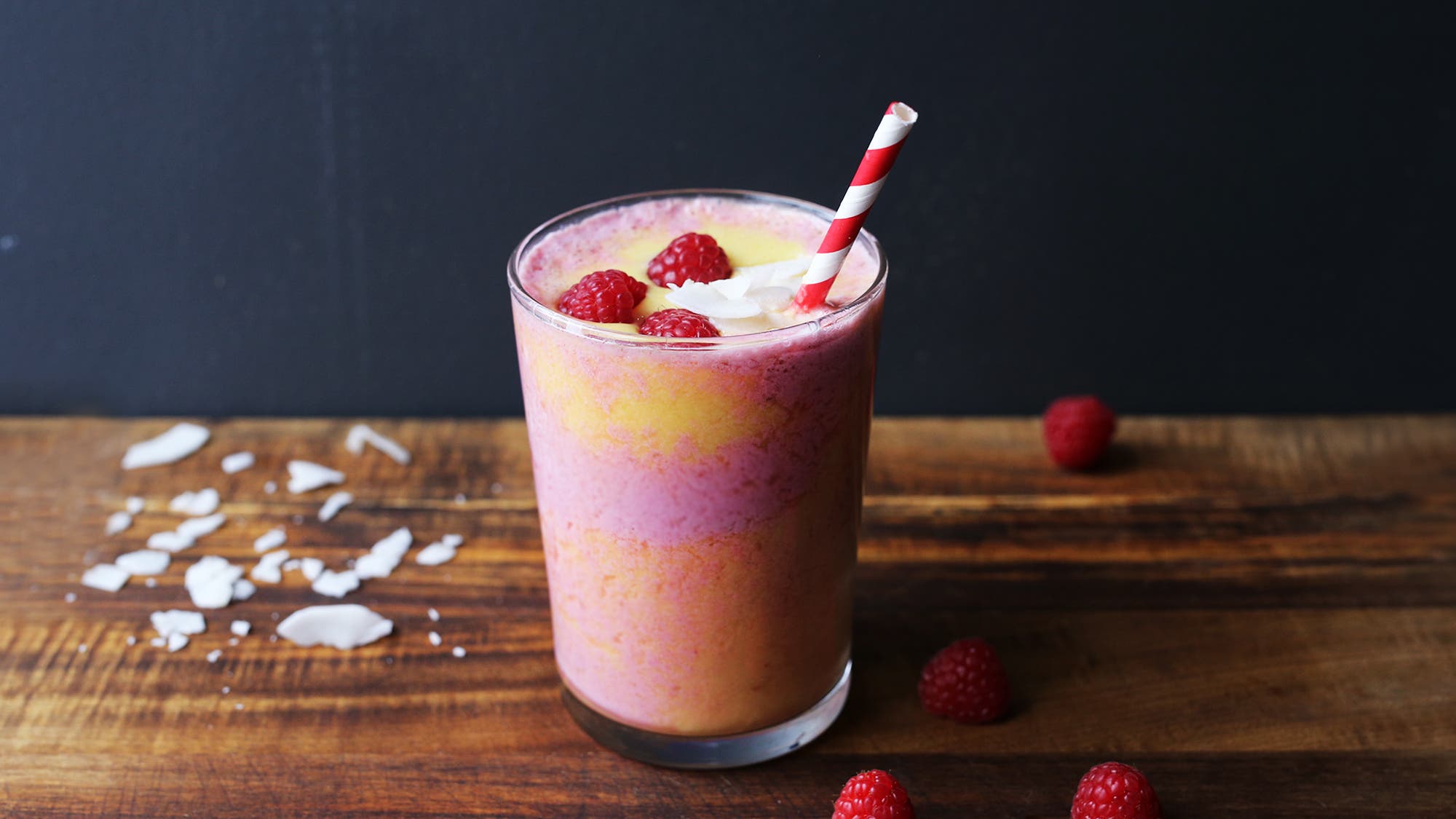 Smoothie med bringebær og mango