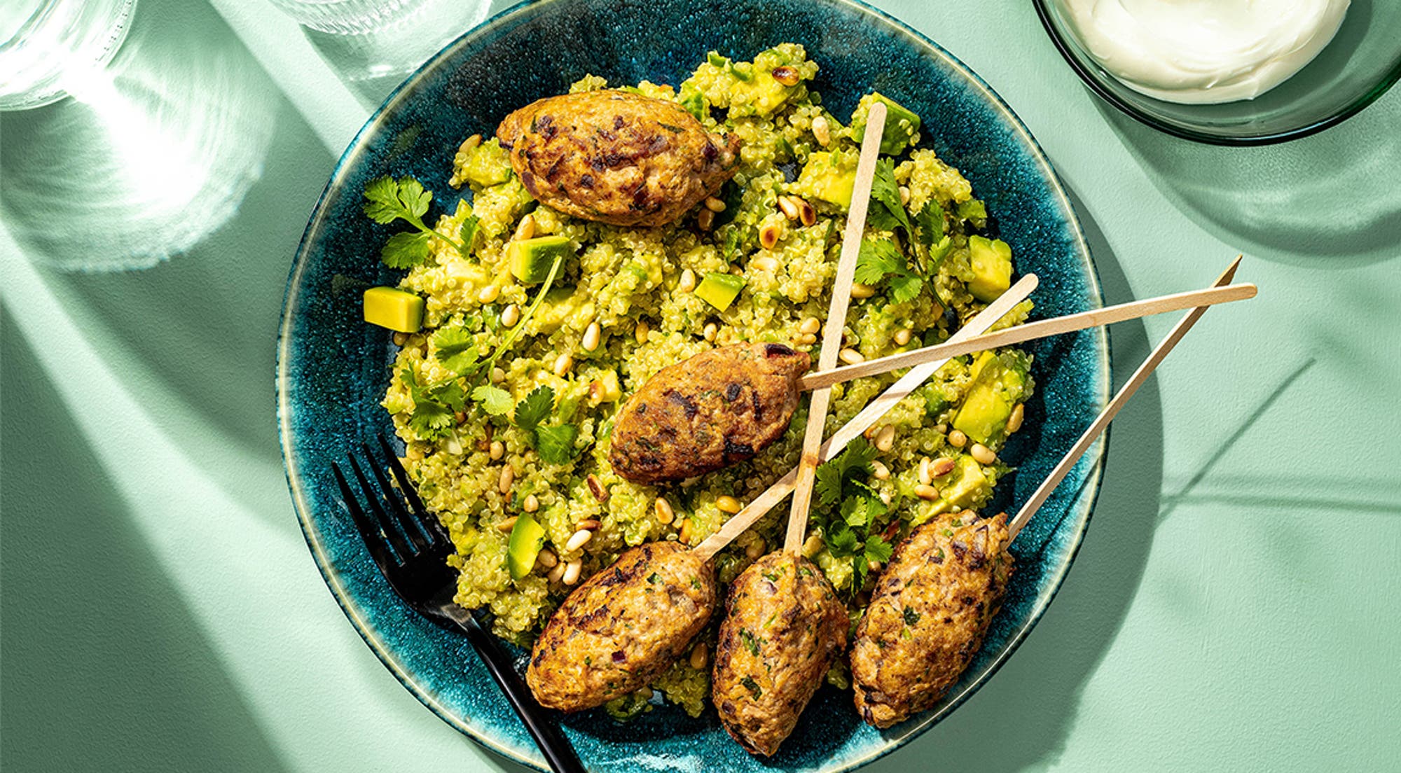 Quinoasalat med kyllingköfte