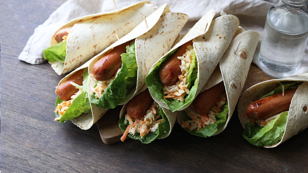 Pølsewraps med kålsalat