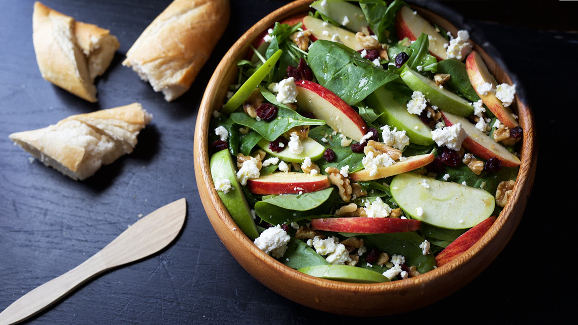Sommersalat med eple og valnøtt