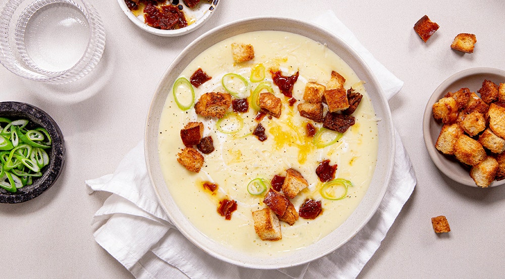 Potet- og parmesansuppe med soltørkede tomater